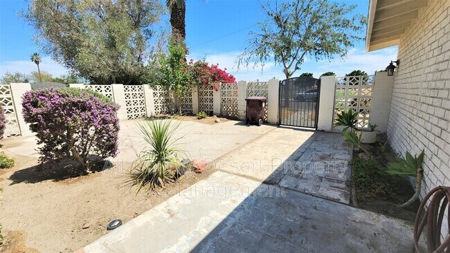Foto del edificio - 83606 Dillon Ave