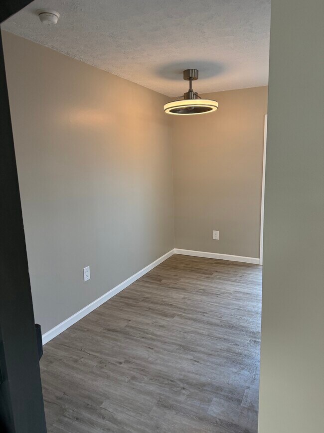 Foto del edificio - 7806 Barkwood Dr