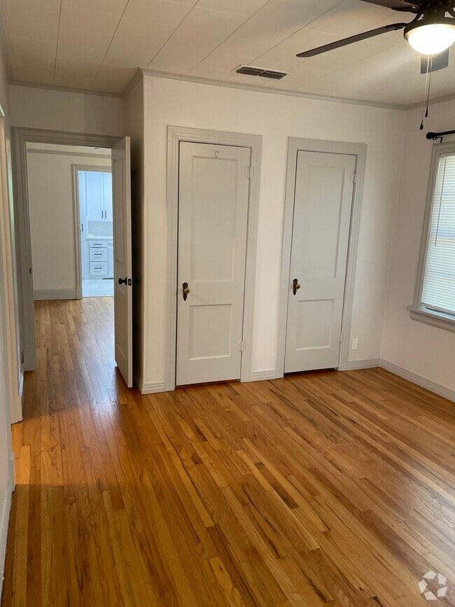 Building Photo - 122 Rowland Pl