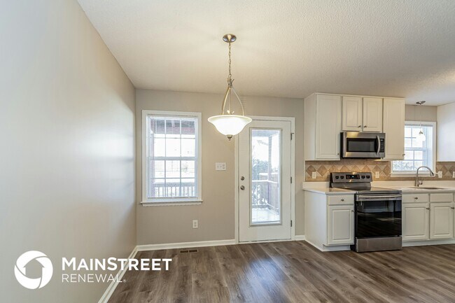 Foto del edificio - 5129 Peakwood Dr