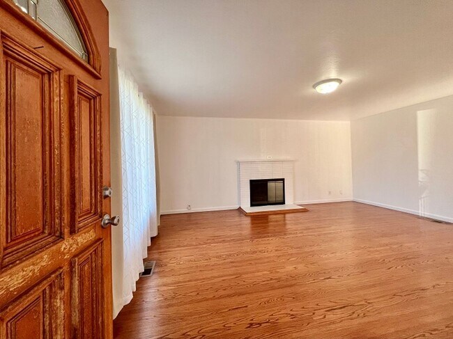 Foto del edificio - Centrally Located Three Bedroom Napa Home