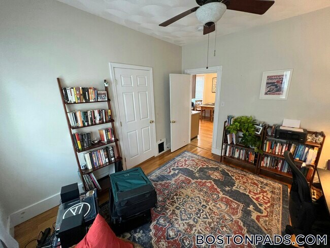 Foto del edificio - 24 Ellington Rd