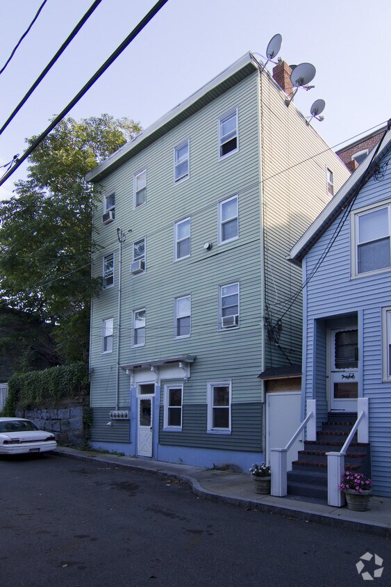 Primary Photo - 10 Lamson Ct