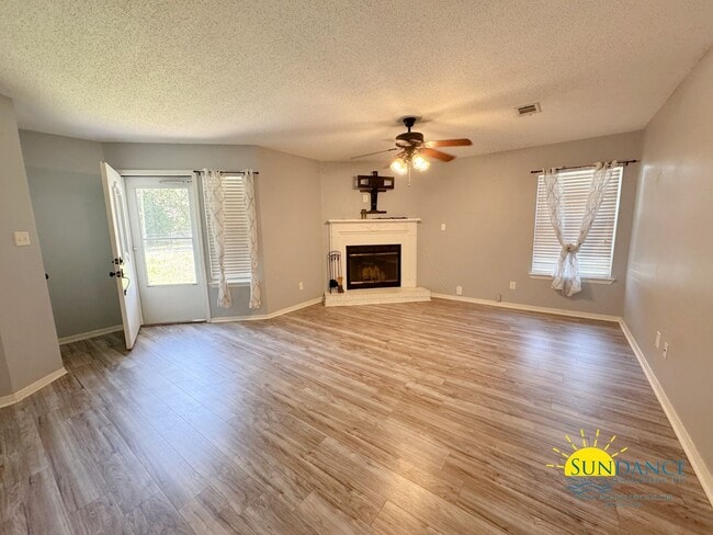 Building Photo - Charming 3 Bedroom Home in Fort Walton Beach!