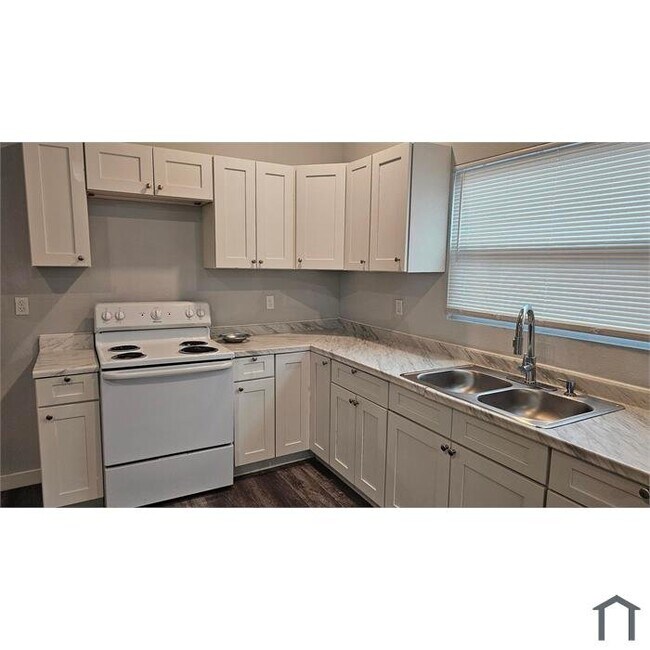 Foto del edificio - 1446 W 23rd St