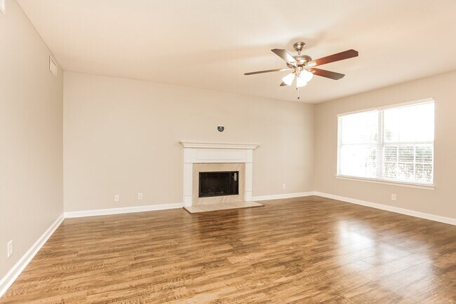 Foto del edificio - 3764 Indian Creek Blvd