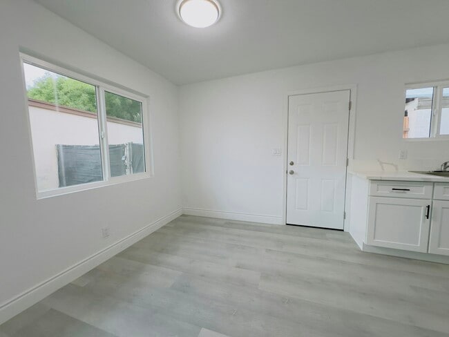 Building Photo - 251 East Nicolet Street, Unit 253