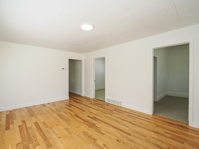 Building Photo - 843 Emeril Ave