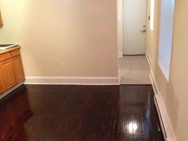 Foto del edificio - 1733 W Montgomery Ave