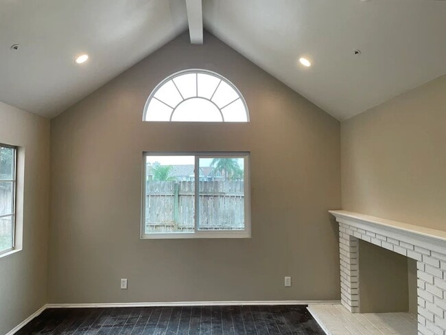 Building Photo - 11485 Millpond Rd
