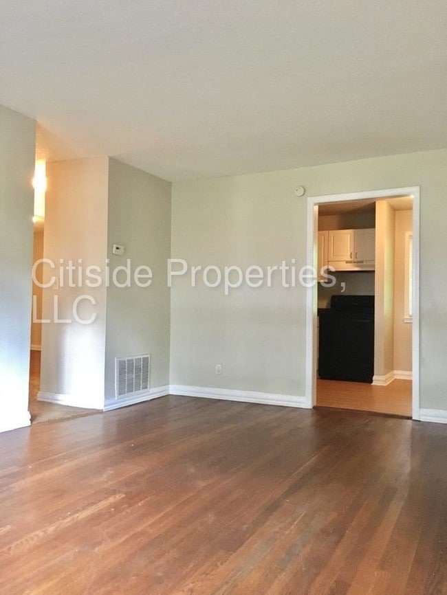 Building Photo - 1618 Line Cir
