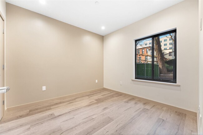 Building Photo - 849 Madison St