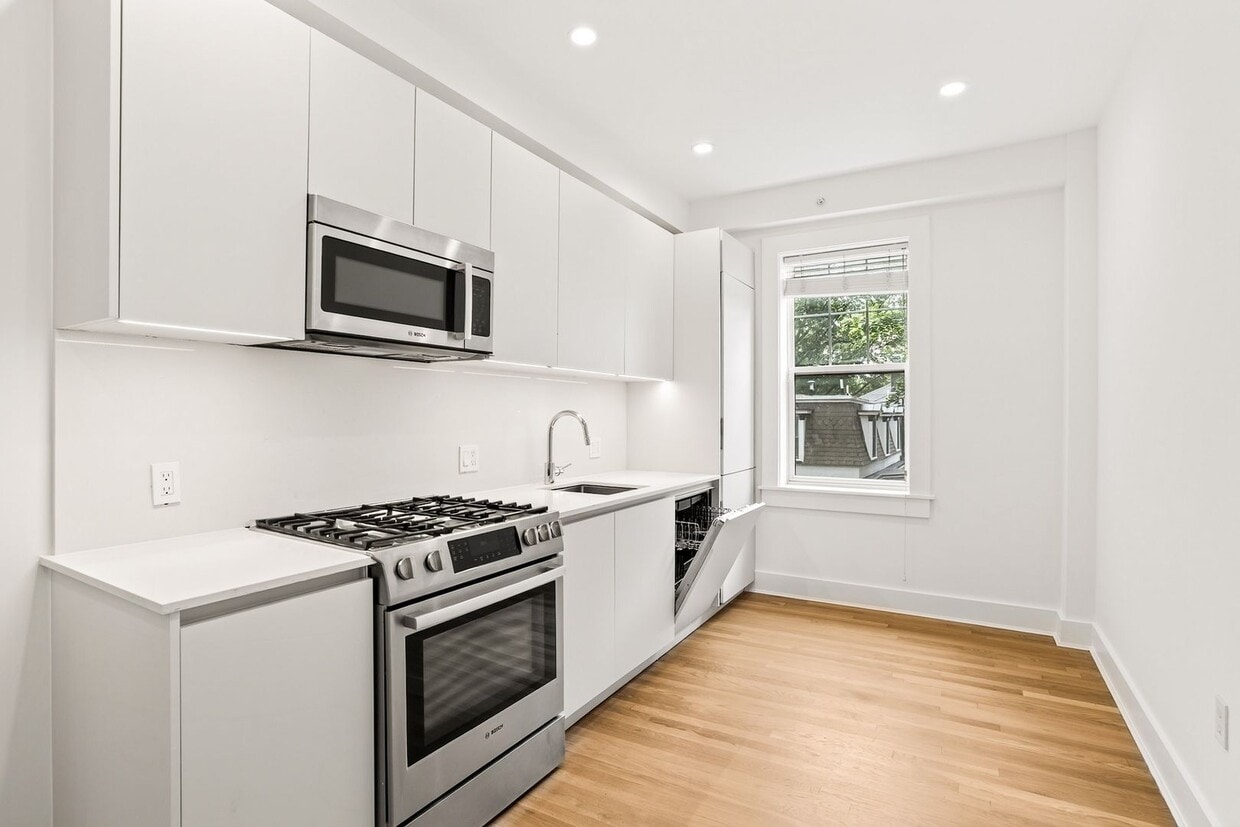 Photo - 16 a Forest St
