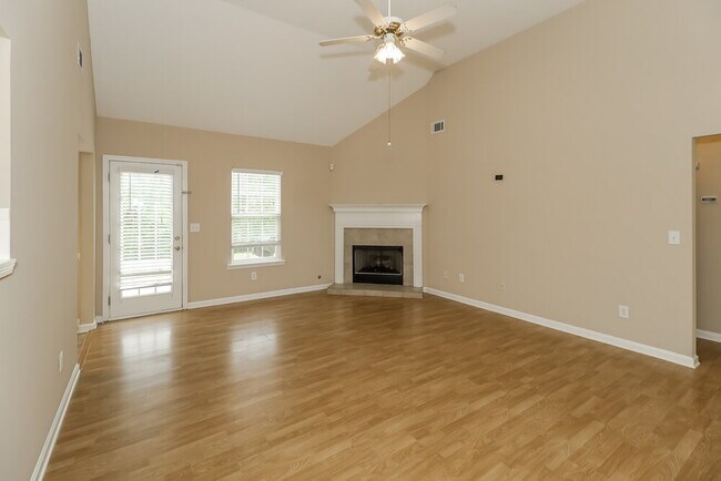Foto del edificio - 465 Aristocrat Dr SW