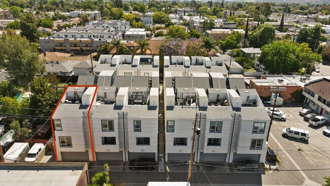 Foto del edificio - 4831 Craner Ave