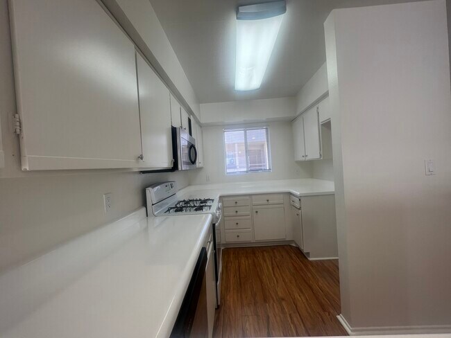 Building Photo - 9025 Alcott St