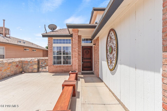 Foto del edificio - 12192 Sun Bridge Pl