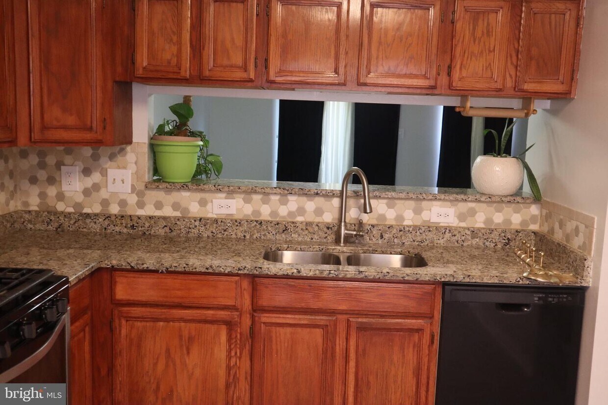 Foto principal - 7211 Goblet Ct