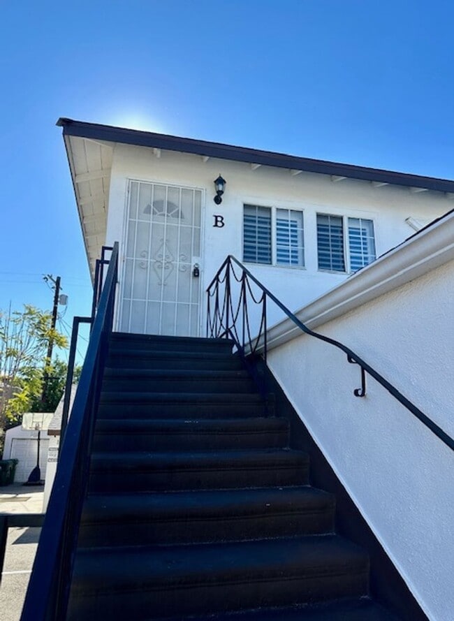 Building Photo - Oxnard ( M )