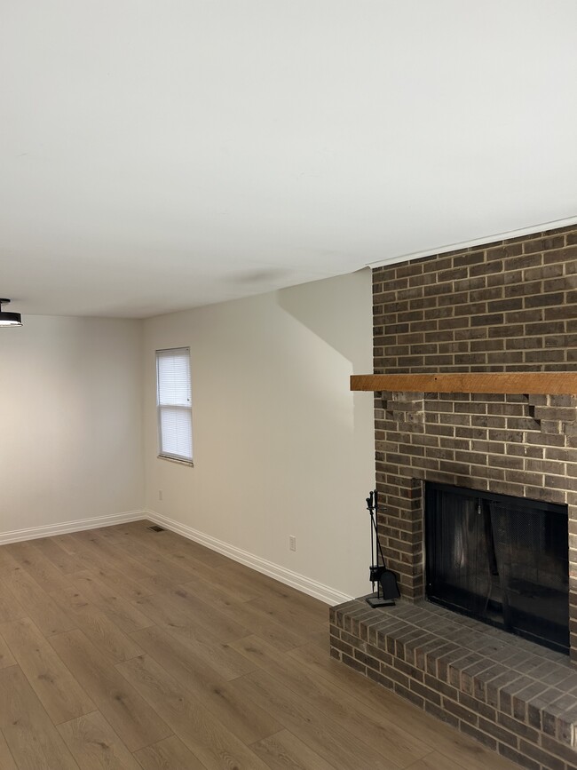 Building Photo - 35 Edgebrooke Dr