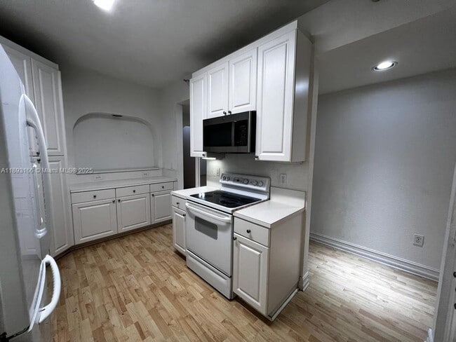 Photo - 10700 NW 66th St House