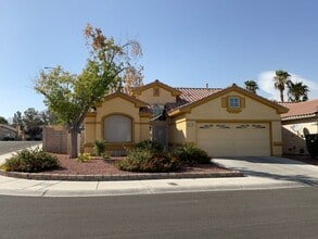 Building Photo - 3301 Sabino Canyon St