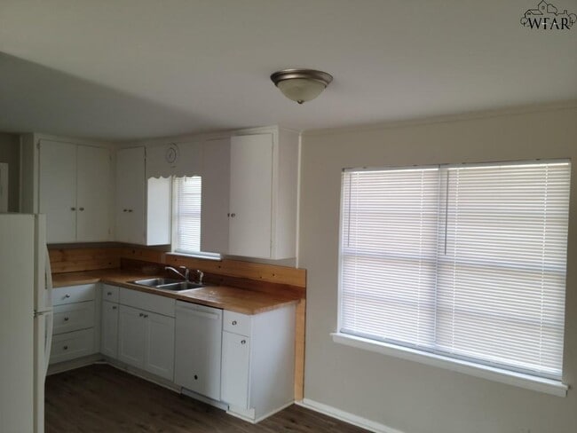 Foto del edificio - 5031 Lindale Dr