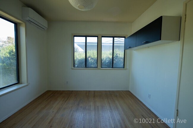 Foto del edificio - 10021 Collett Ave