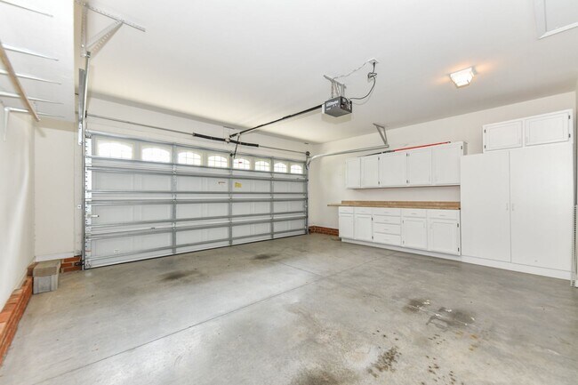 Building Photo - Nice and clean townhome in Colfax