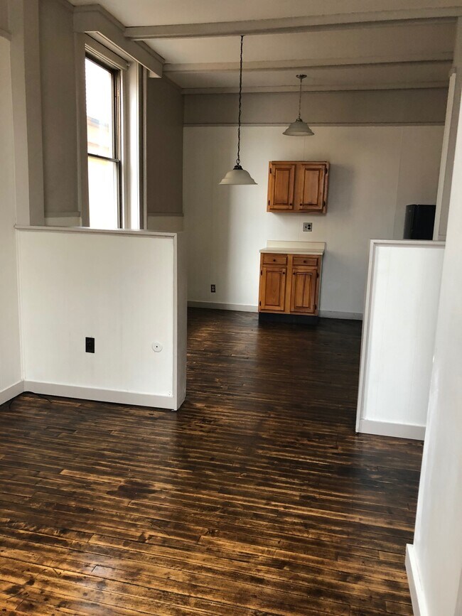 Building Photo - 901 Main St