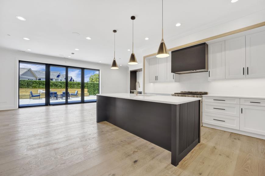 Foto principal - 3 bedroom in Chicago IL 60625