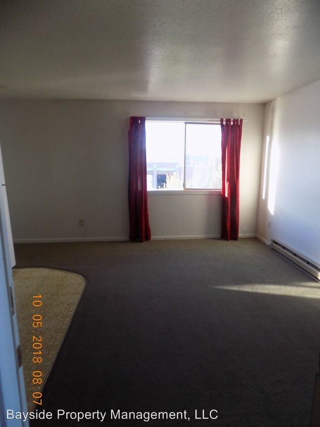 Primary Photo - 108 1st St E