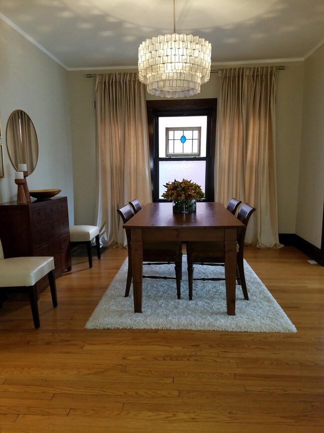 Foto del edificio - 4060 W Warwick Ave
