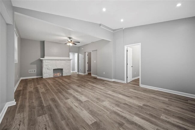 Building Photo - 1126 Briarcliff Pl NE