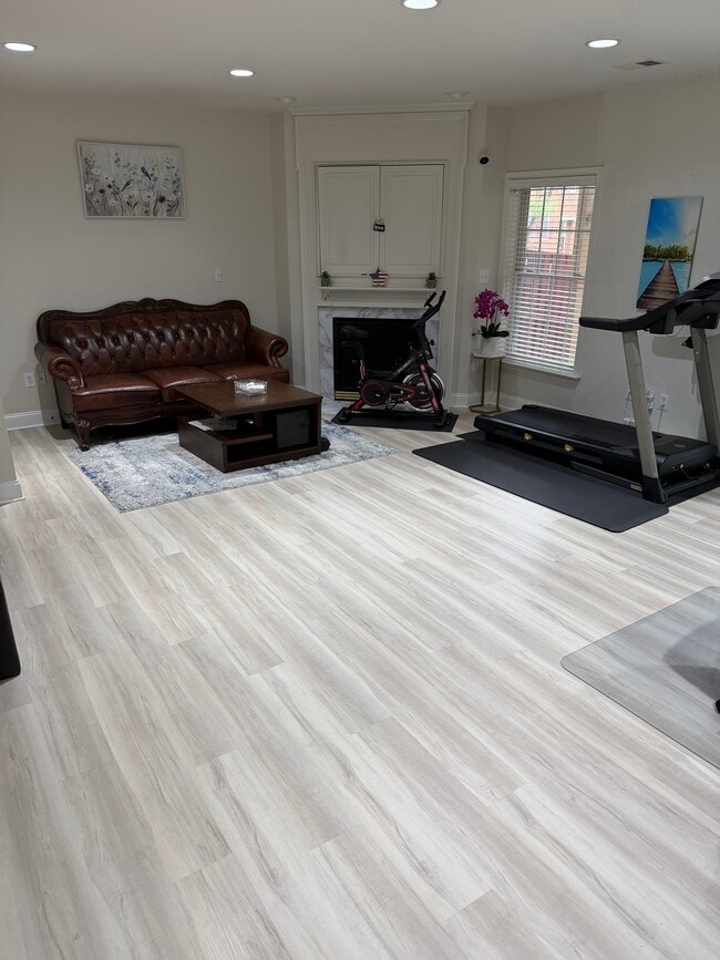 Foto del edificio - 5447 Serviceberry St