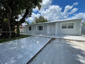 Building Photo - 410 SW 69th Ave
