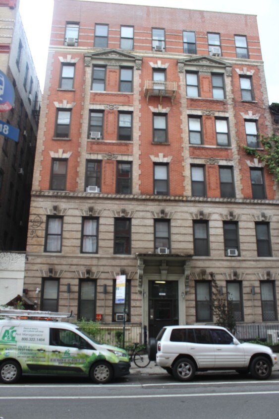 Building Photo - 240 E 9th St