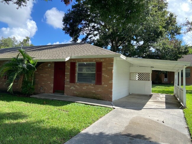 Building Photo - Renovated 2/1 Duplex in Lakeland!