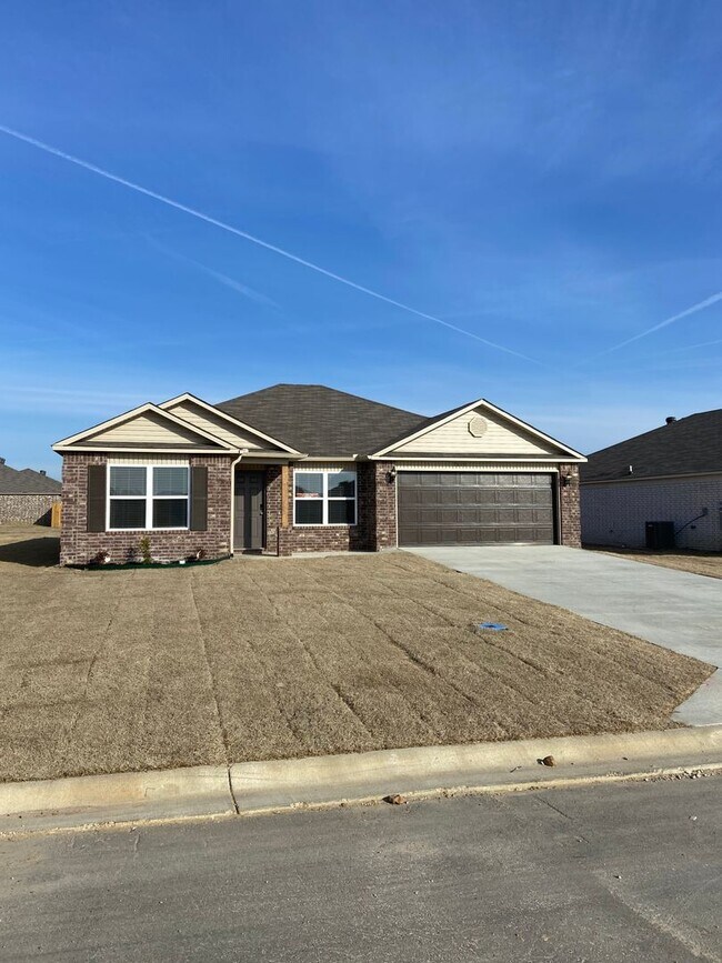 Foto del edificio - Four Bedroom | Two Bathroom in Jonesboro