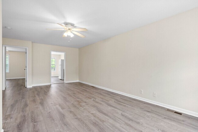 Building Photo - 922 Kingsbury Dr