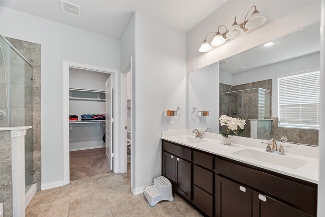 Building Photo - 2314 Trocadero Ln