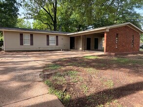 Building Photo - 4825 Bridgedale Ave