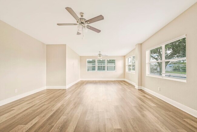 Building Photo - 2412 Martinwood Dr