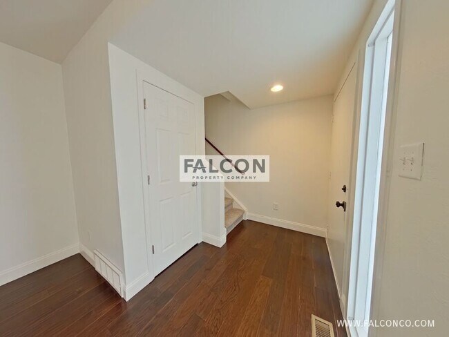 Building Photo - 673 Shooks Ln
