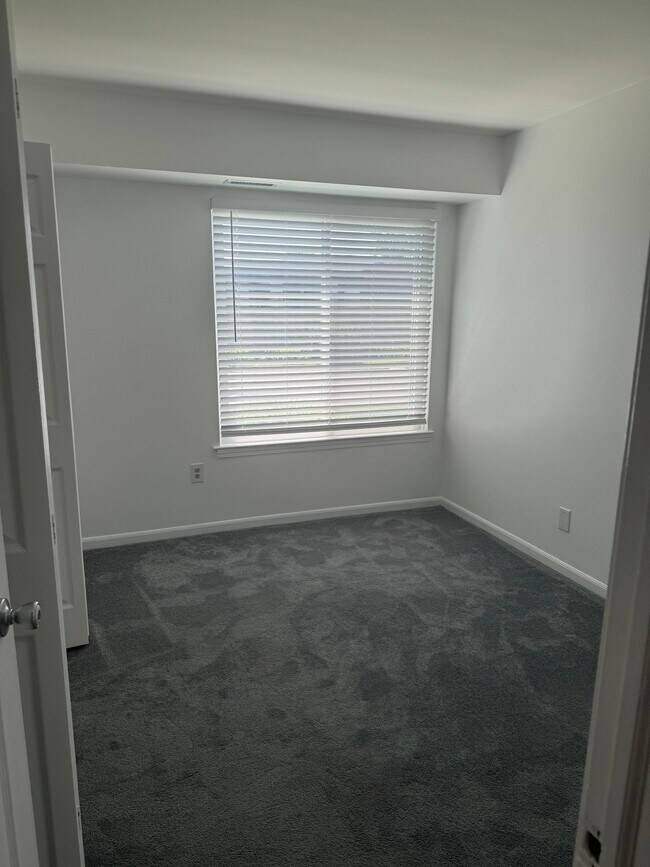 Building Photo - 809 Sunset Ln