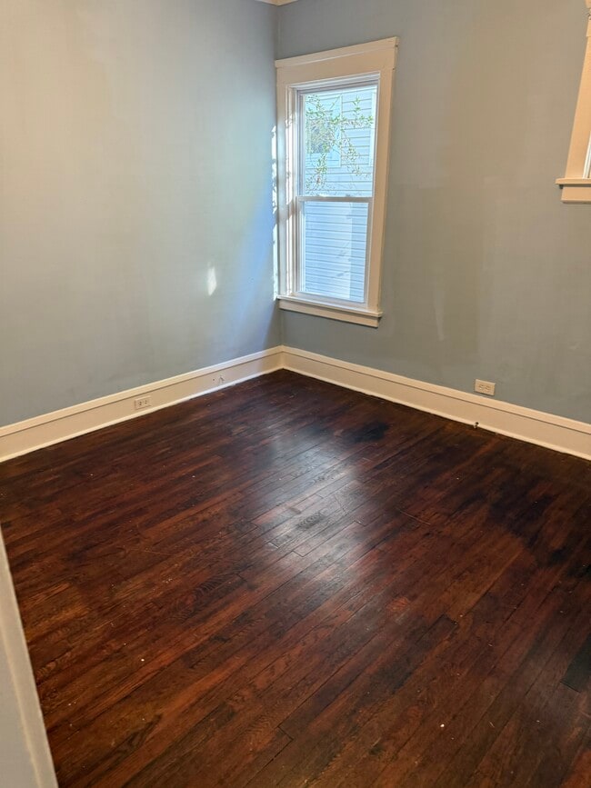 Foto del edificio - 1324 W 108th St