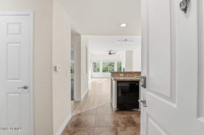 Foto del edificio - 5350 E Deer Valley Dr