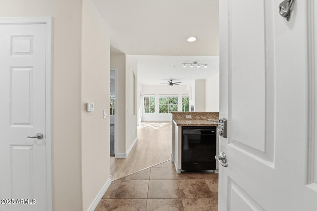 Building Photo - 5350 E Deer Valley Dr