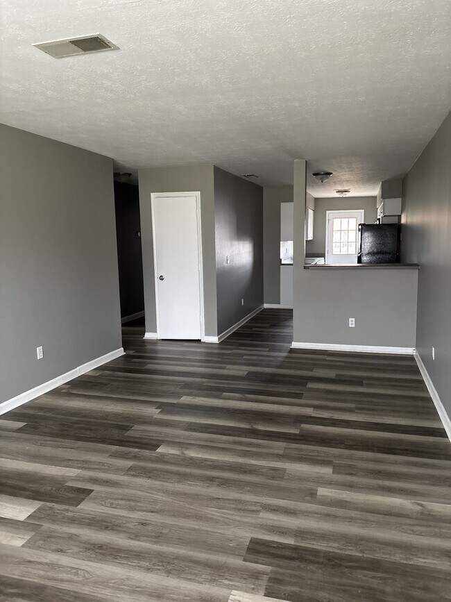 Foto del edificio - 1155 Edgewood Dr
