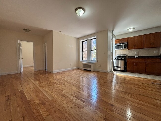 Building Photo - 585 W 204th St
